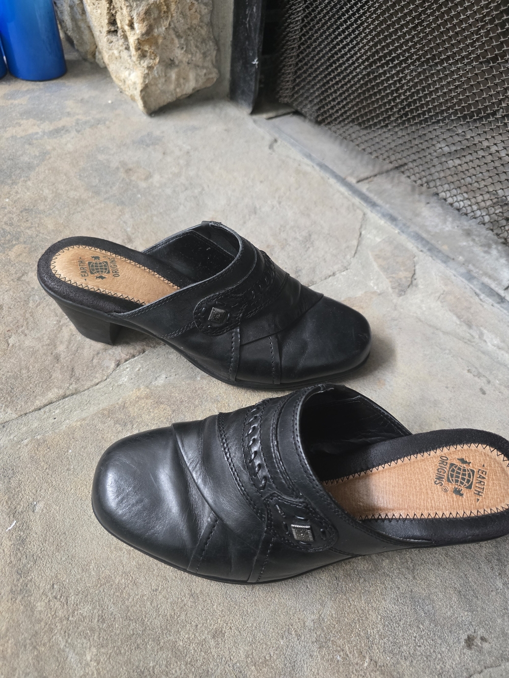 Earth Origins Black Leather Slip-On Heel Mules